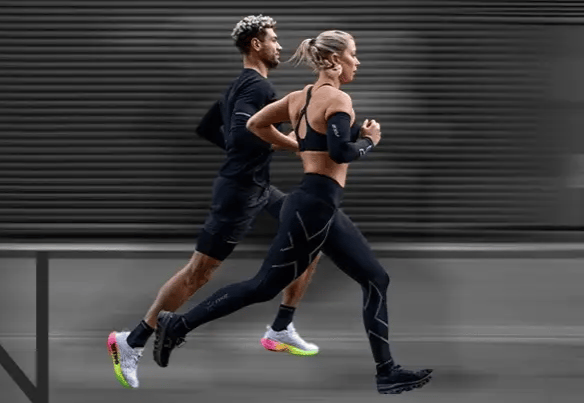 2XU running activewear in motion