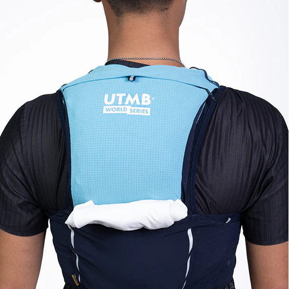 Aonijie 8litre Running Pack w/ flasks